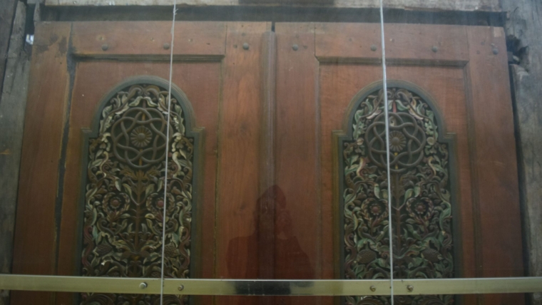 DAUN PINTU SERAMBI