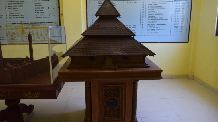 MAKET MASJID AGUNG DEMAK KECIL