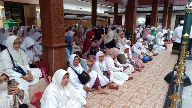 Kunjungan Ziarah Makam Sultan Raden Fattah Oleh Rombongan AL KHIDMAH Kedinding, Surabaya Sejumlah 1920 Jamaah