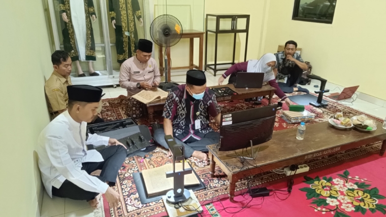 Penemuan Manuskrip Beraksara Jawa Gegerkan Masjid Agung Demak